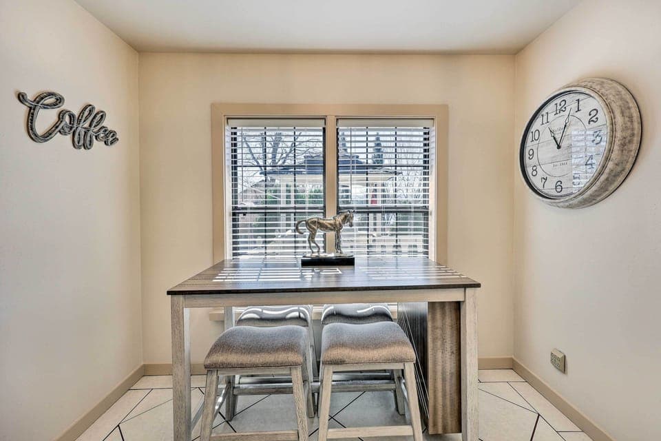 Dining Area | Dishware & Flatware Provided