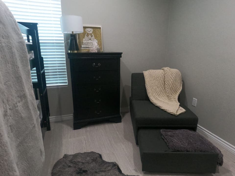 Bedroom with big bunkbeds and twin foldout couch