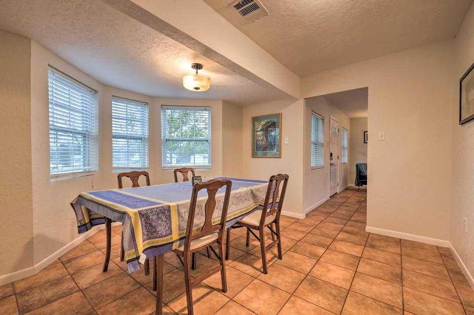 Dining Area | Dishware & Flatware Provided