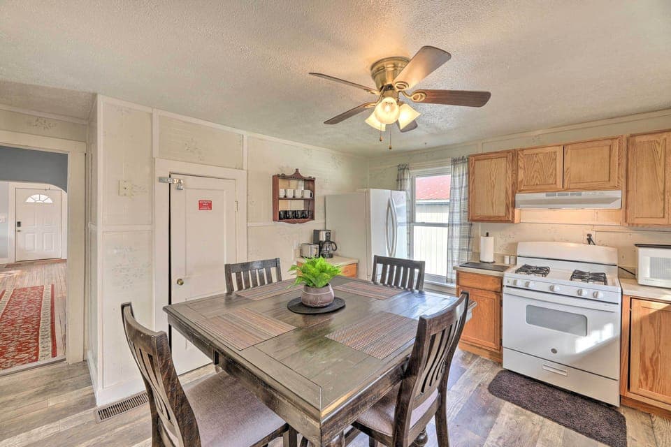 Dining Area | Dishware/Flatware | Trash Bags/Paper Towels