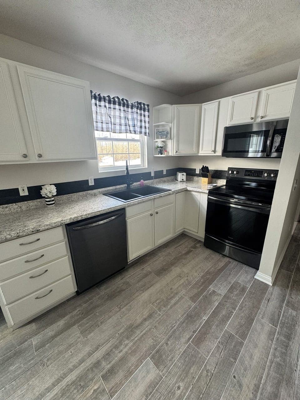 Fully Stocked Kitchen.