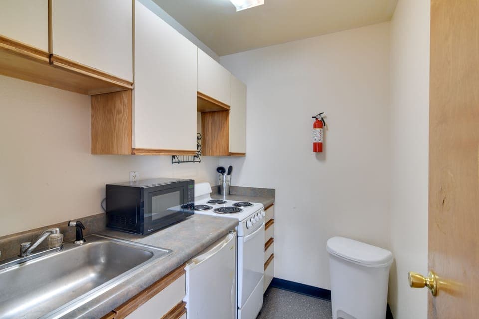 Kitchenette | Mini Fridge