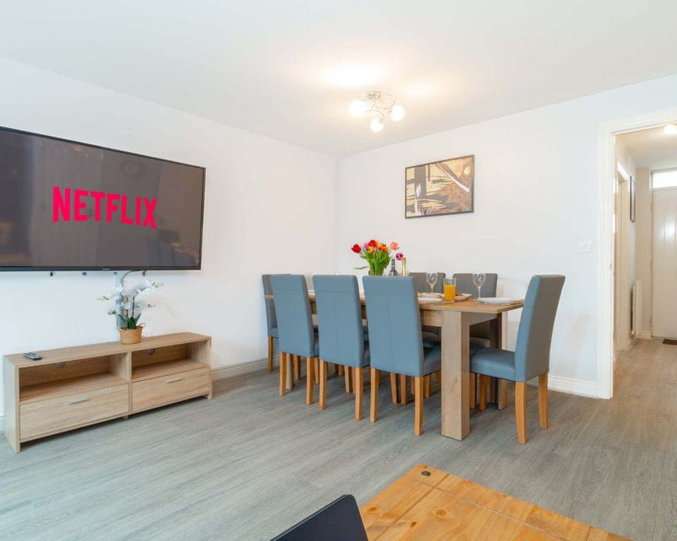 Spacious dining room and lounge area