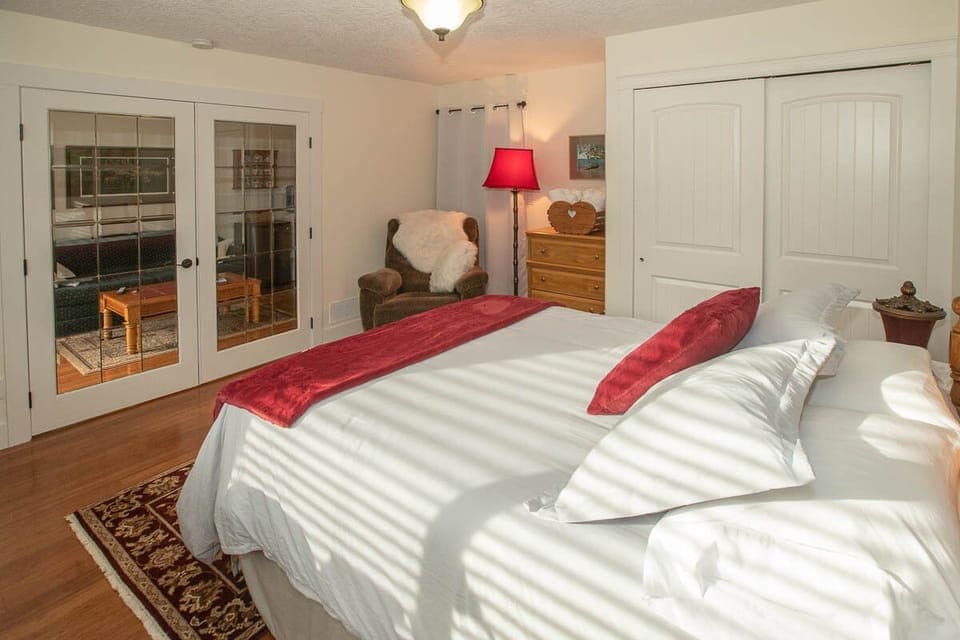 A private bedroom in the suite 