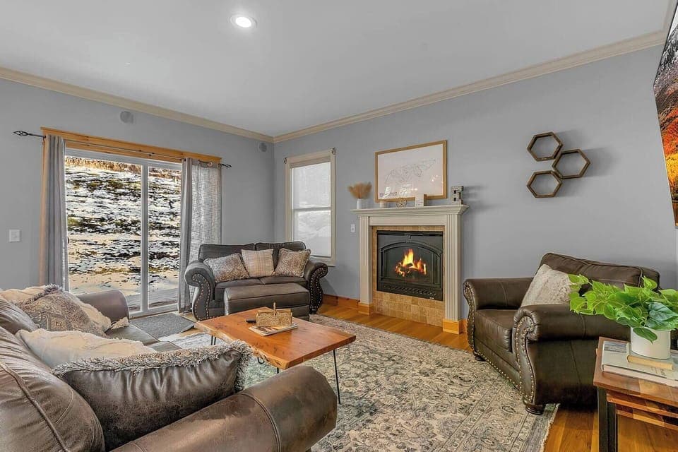 Living room with gas fireplace