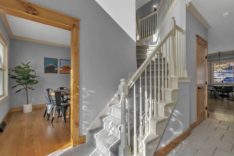 2nd floor leading up