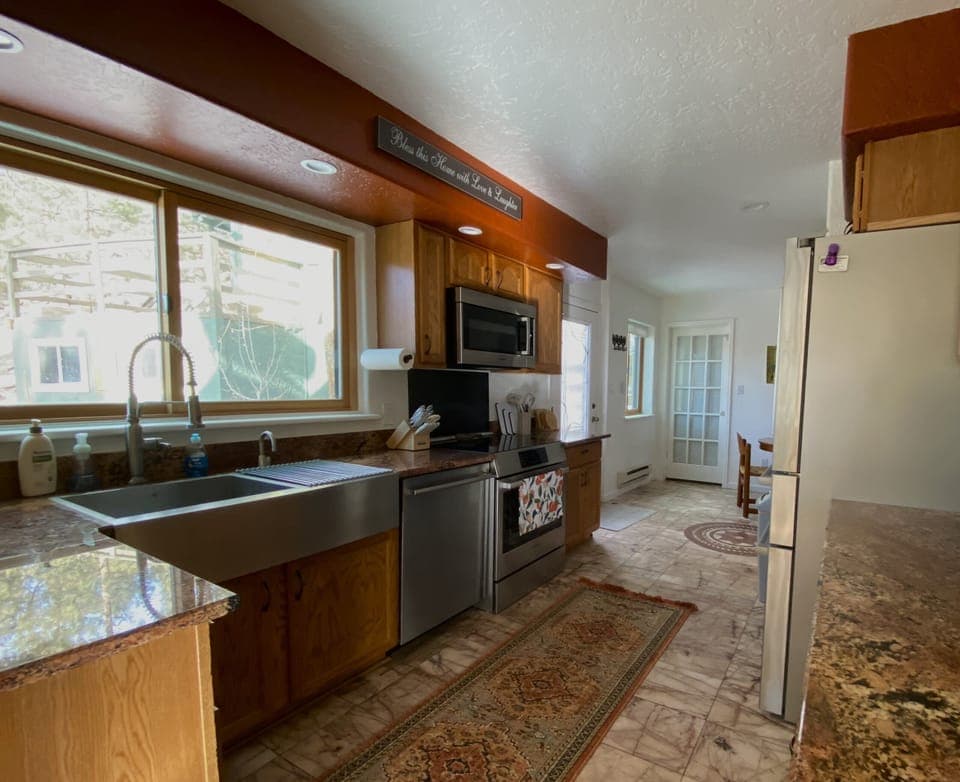 Gourmet kitchen