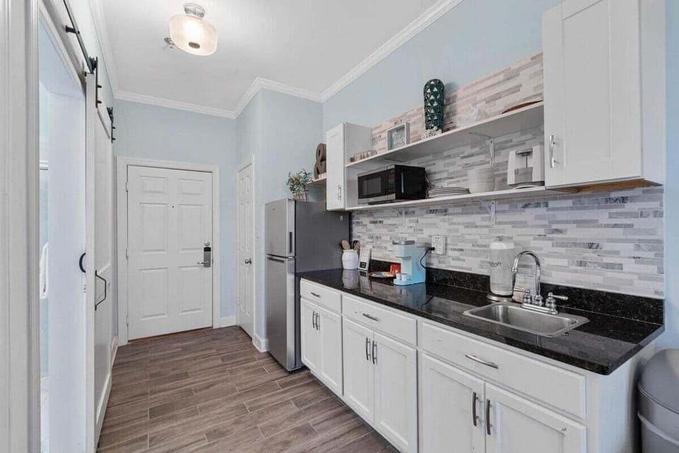 Kitchenette with full size refrigerator