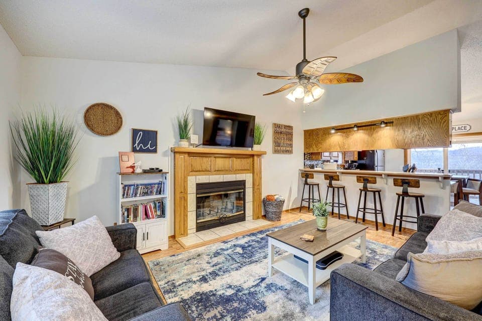 Holiday Island Vacation Rental | 3BR | 2BA | 1 Step Required | 1,360 Sq Ft