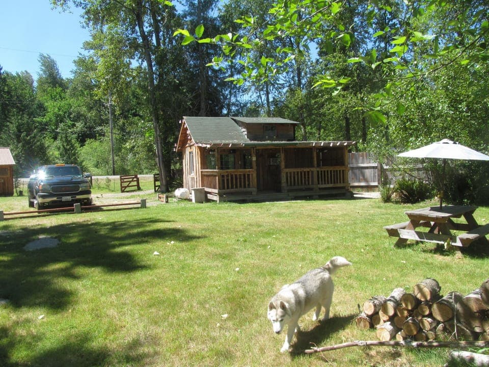 Enjoy country, off the grid visit,  fully fenced for kids and pets,