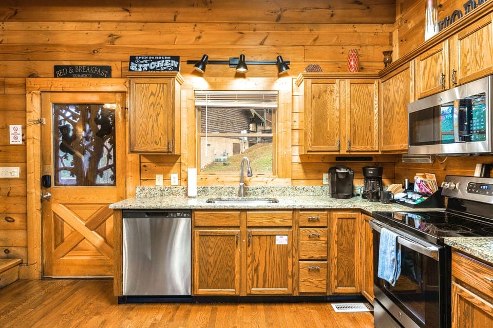[2nd Floor]
[Kitchen]
-All new stainless steel appliances