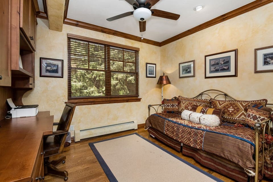 3rd Bedroom - Two Twin Beds (Trundle) with Office Desk, Chair, and Printer