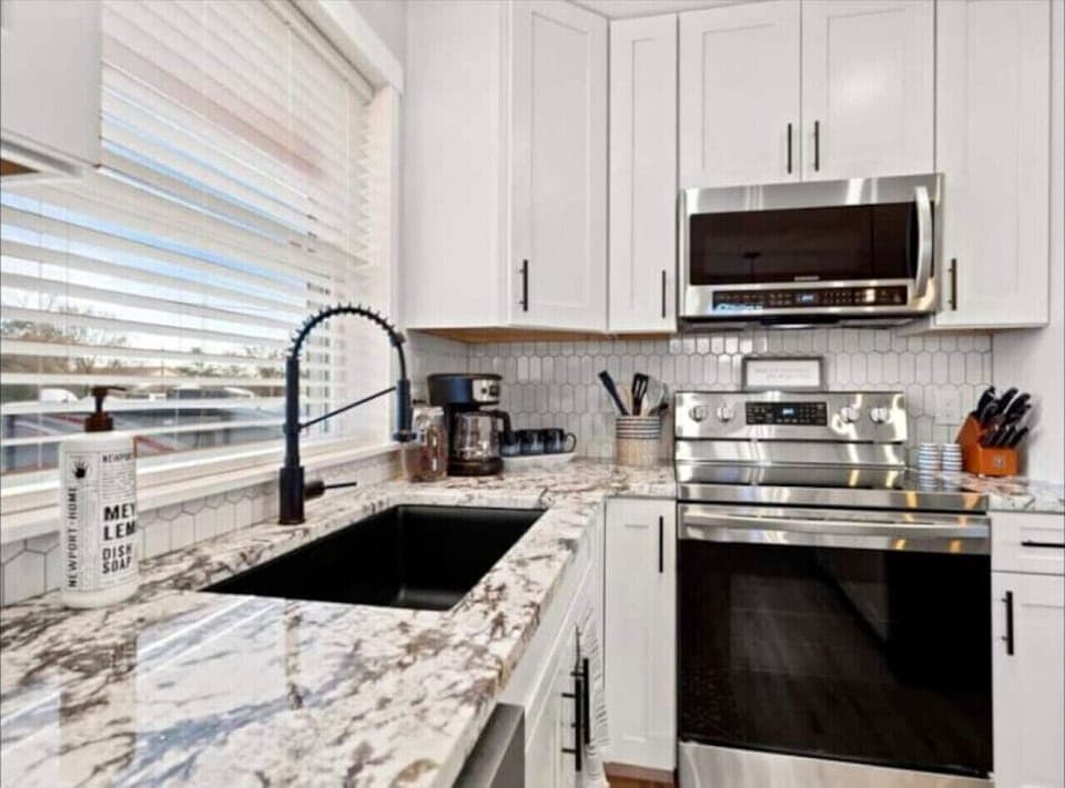 Full kitchen sink