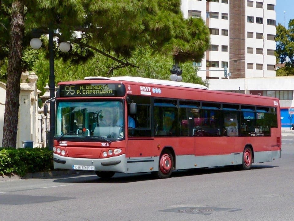 Valencia public transport, 1 min walking distance, including bus 4, 23, 30, & 95