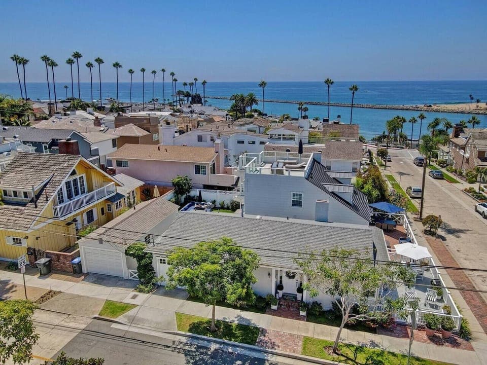 Drone view of the house / Ocean 