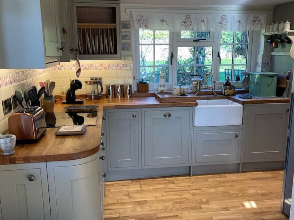 Shaker style kitchen with integrated appliances inc dishwasher, washing dryer