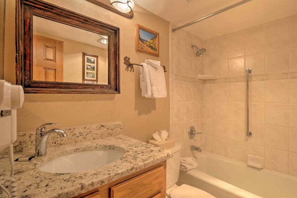 Sink, Sink Faucet, Bathroom, Indoors, Room