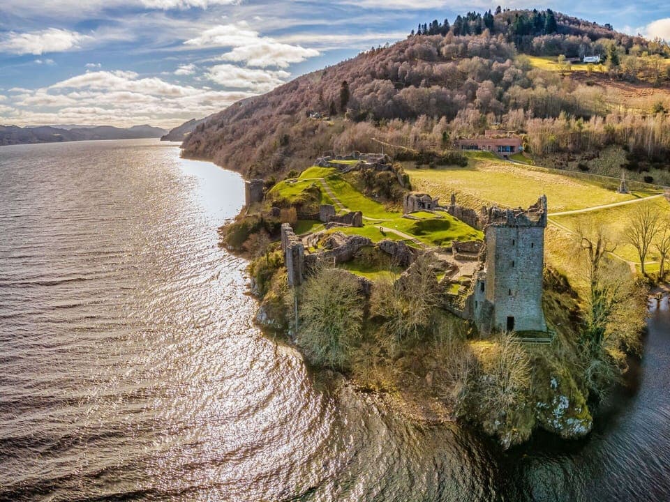 Water, Cloud, Sky, Water Resources, Natural Landscape, Plant, Mountain, Highland, Coastal And Oceanic Landforms, Watercourse