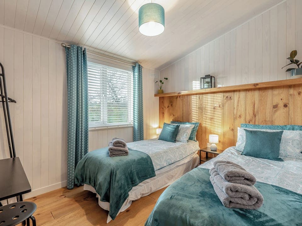 Twin bedroom | Heather Lodge, Willington, near Derby