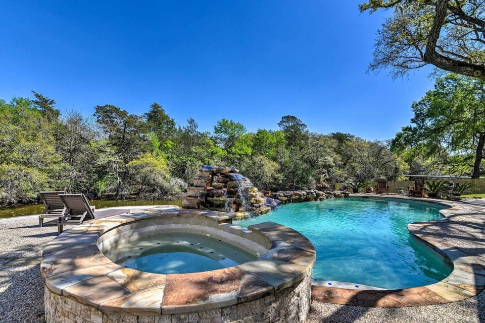 Hitchcock Vacation Rental | 5BR | 3BA | 3,323 Sq Ft | Step-Free Entry