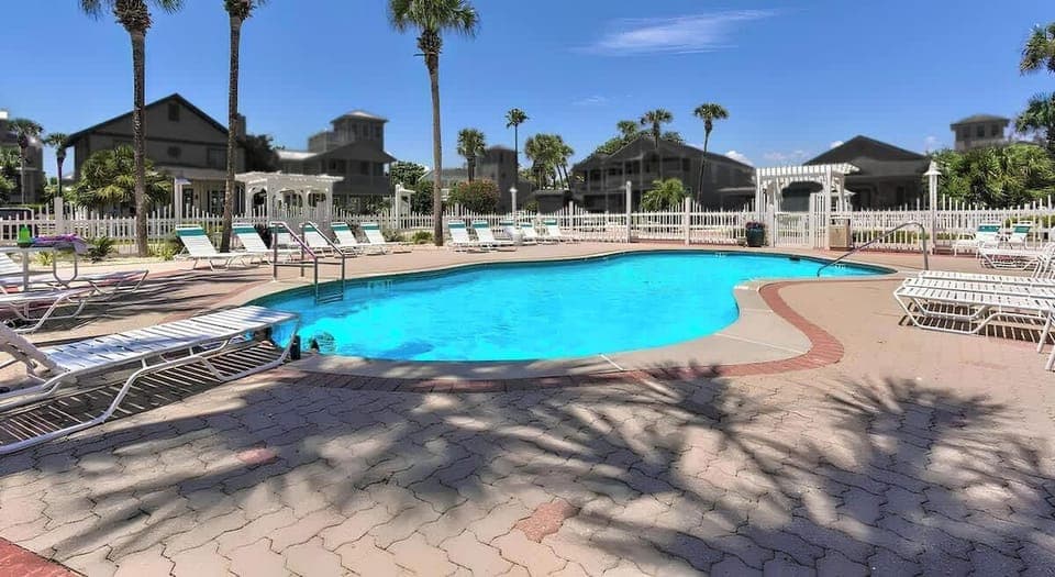 Nothing beats a refreshing dip in this gorgeous pool after a day of sunbathing on the beach.