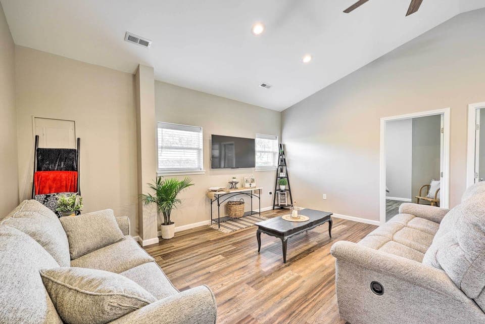 Berryville Vacation Rental | 2BR | 1BA | 912 Sq Ft | 2 Steps to Enter