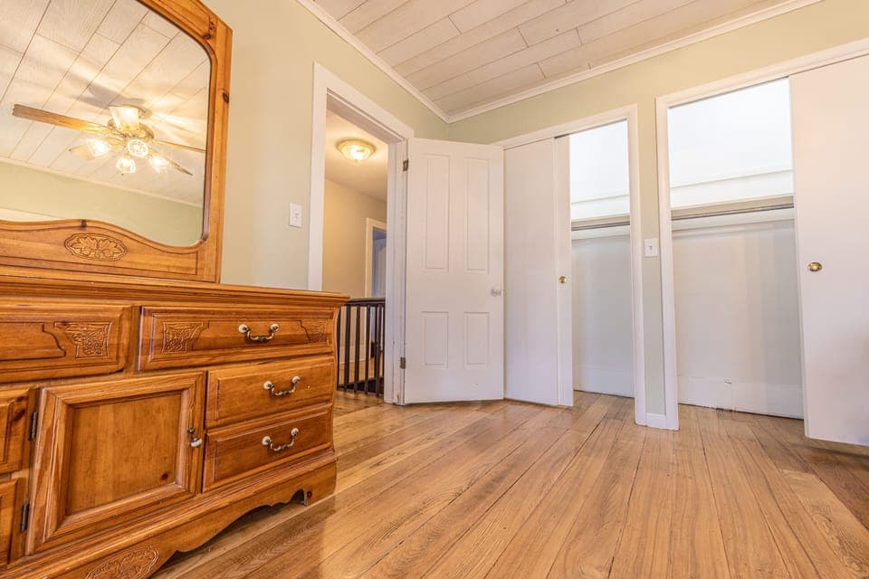 upstairs twin bedroom