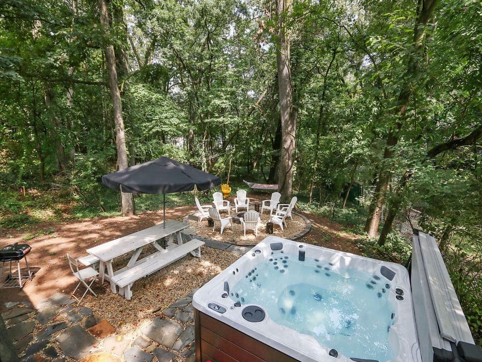 Outdoor spa tub