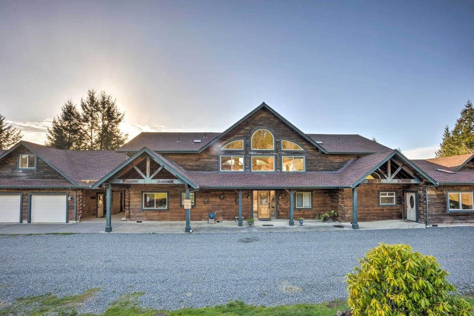 Brookings Vacation Rental | 3BR | 3.5BA | Stairs Required | 5,000 Sq Ft