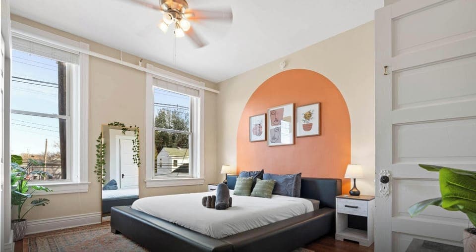 Elevate your team-building retreats beyond the ordinary. Experience a stay that surpasses the best hotels in Louisville, KY, with spaces crafted for connection and creativity.