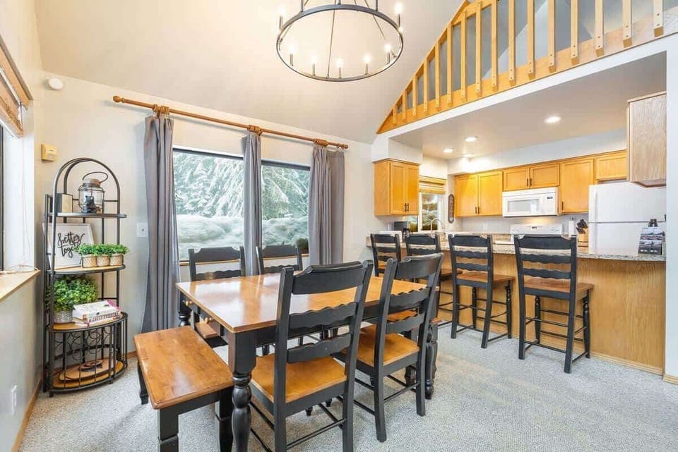 Gather for meals or plan your day. Seating for everyone with natural light all around.