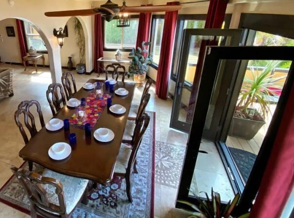 Open the French balcony doors and enjoy every meal with your family with amazing water views and the fresh sea breeze. 