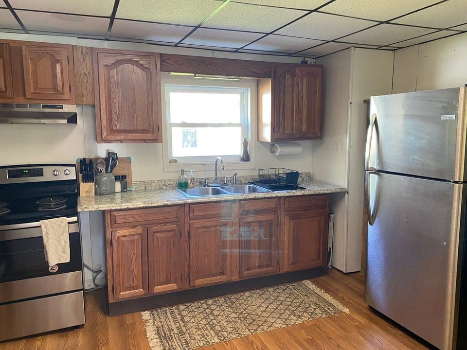 Kitchen includes a fridge, freezer, oven, electric stovetop and microwave.