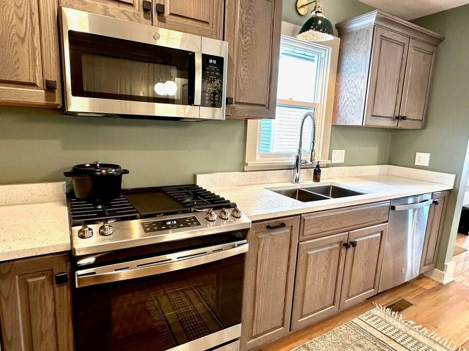 Gas range and oven. Oven features a steam mode!