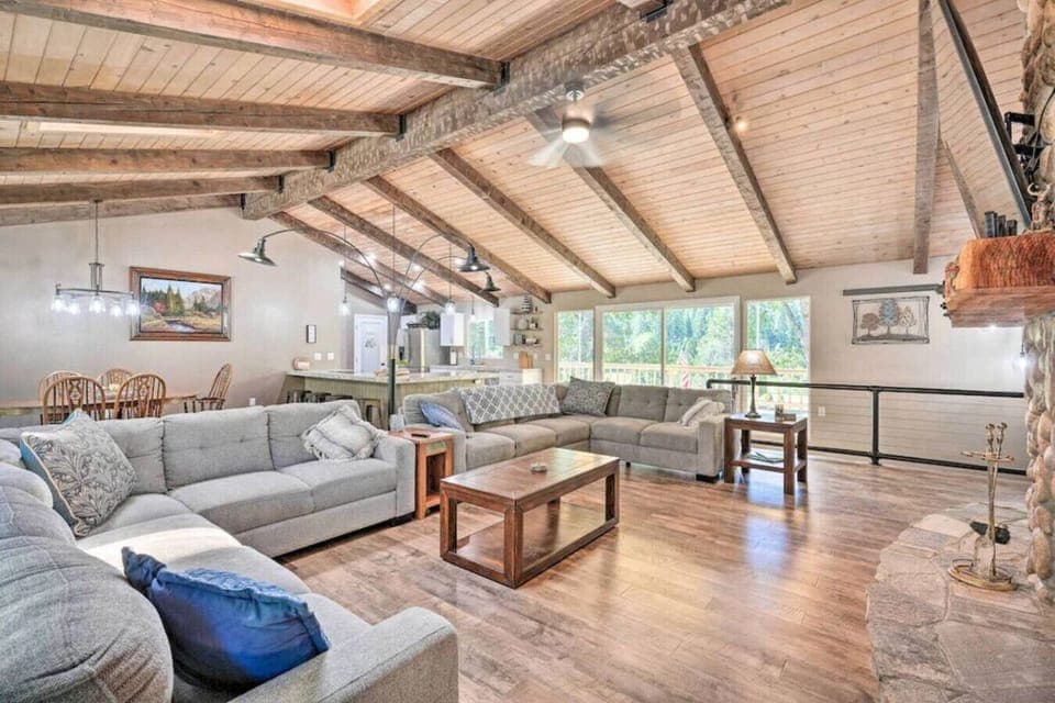 Huge living are with adequate area for large groups or families