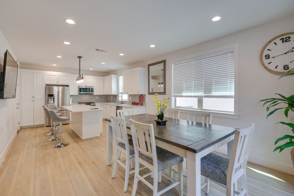 Dining Area | Kitchen | Interior | Open Floor Plan | Free WiFi