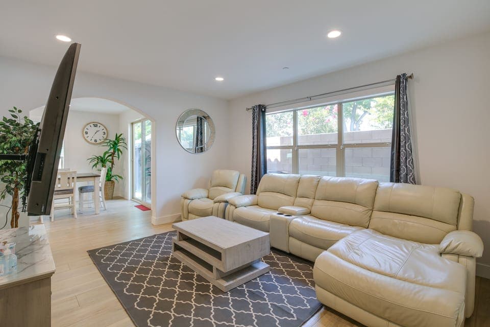 Paramount Vacation Rental | 4BR | 2.5BA | Stairs Required | 2,084 Sq Ft