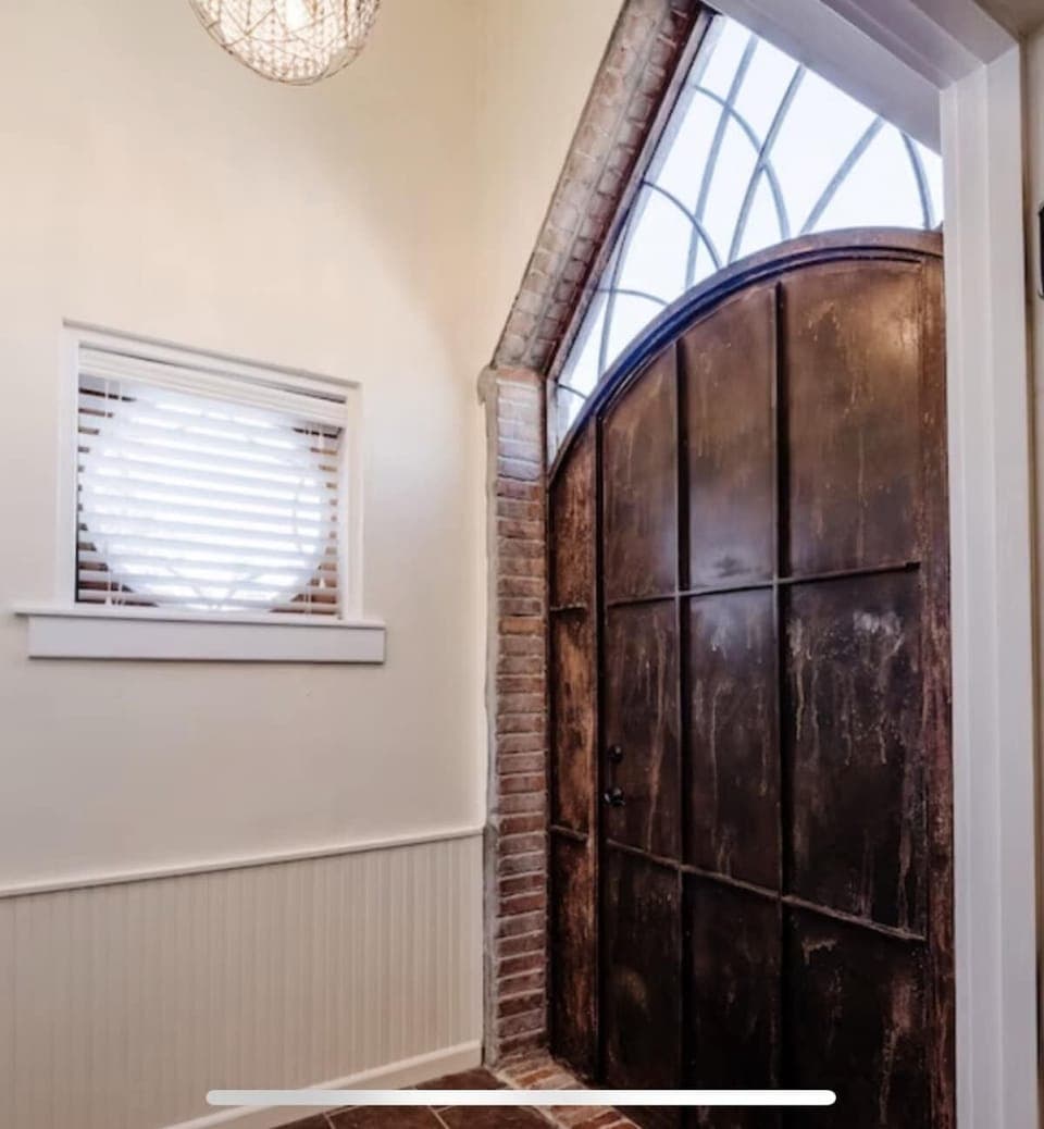 Entry Way - Front Door