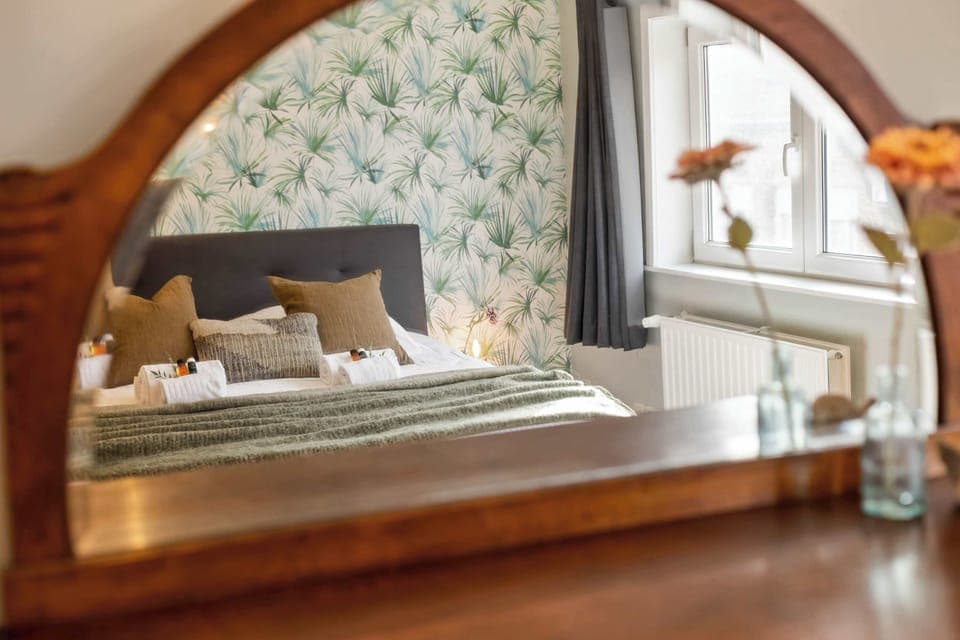 Details first bedroom