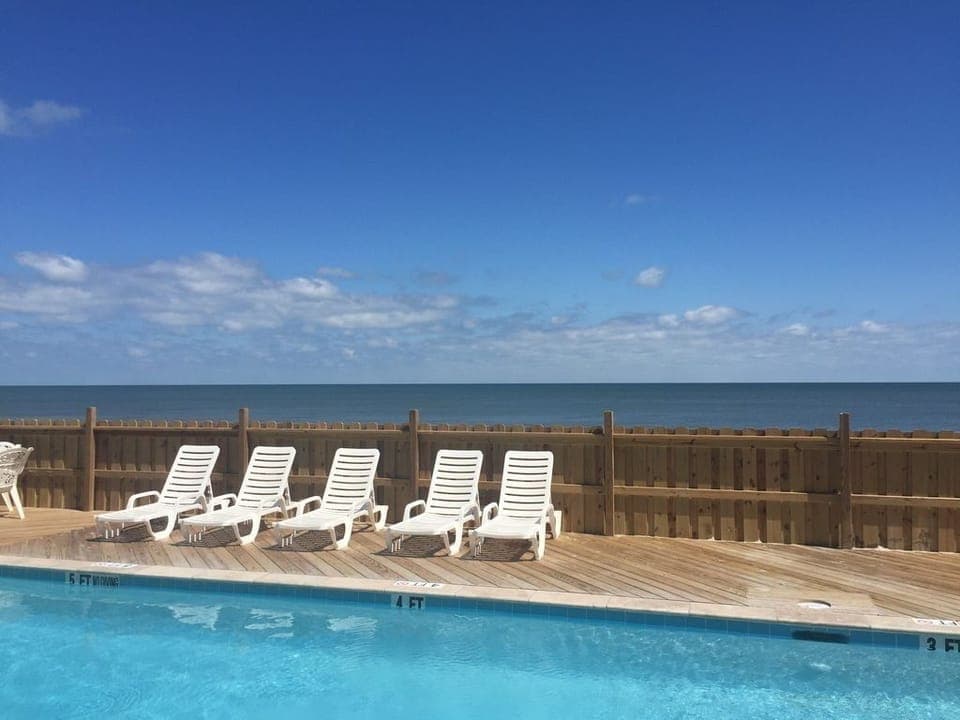 Oceanfront pool