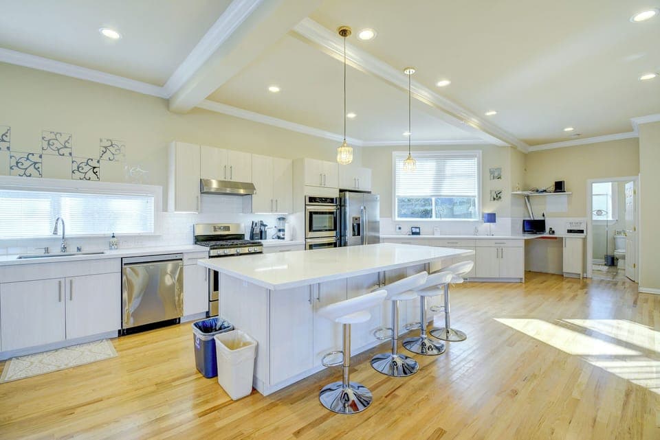 Federal Way Vacation Rental | 4BR | 3BA | 3,400 Sq Ft | Stairs Required