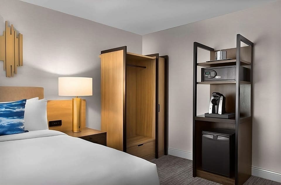 King sized bed! Exact unit will be assigned upon arrival. Views, colors and decor may vary.