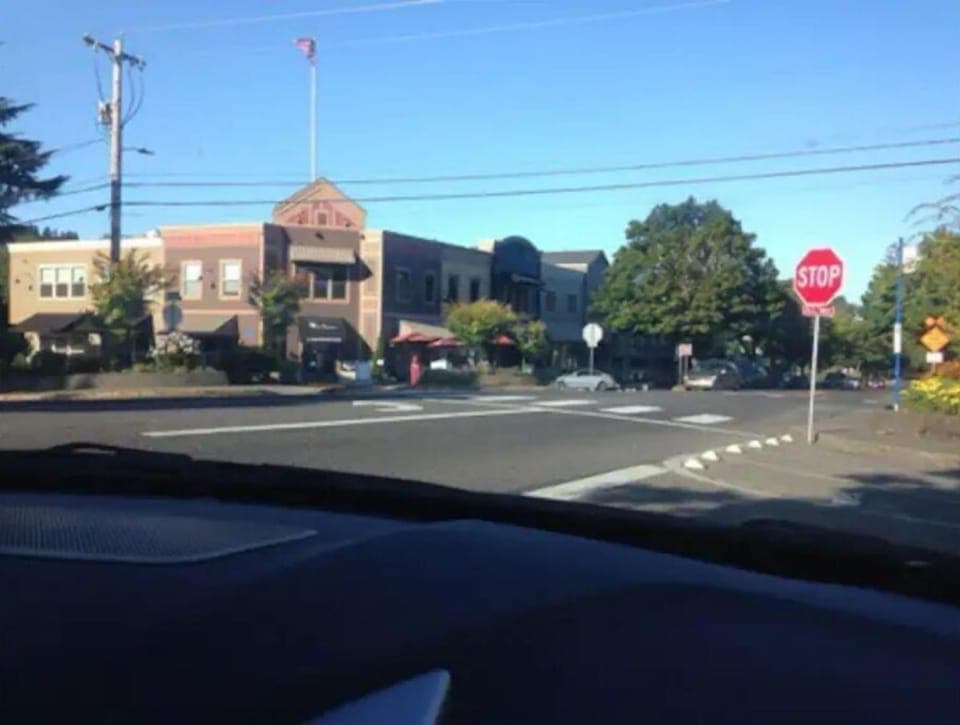 Upscale and delicious Alium restaurant on the corner.