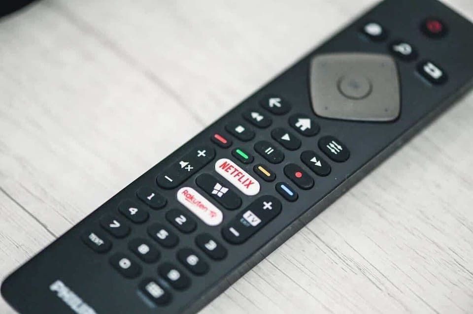 Camera da letto matrimoniale con bagno privato, cabina armadio e terrazzo, Smart Tv 43", climatizzatore e ventilatore