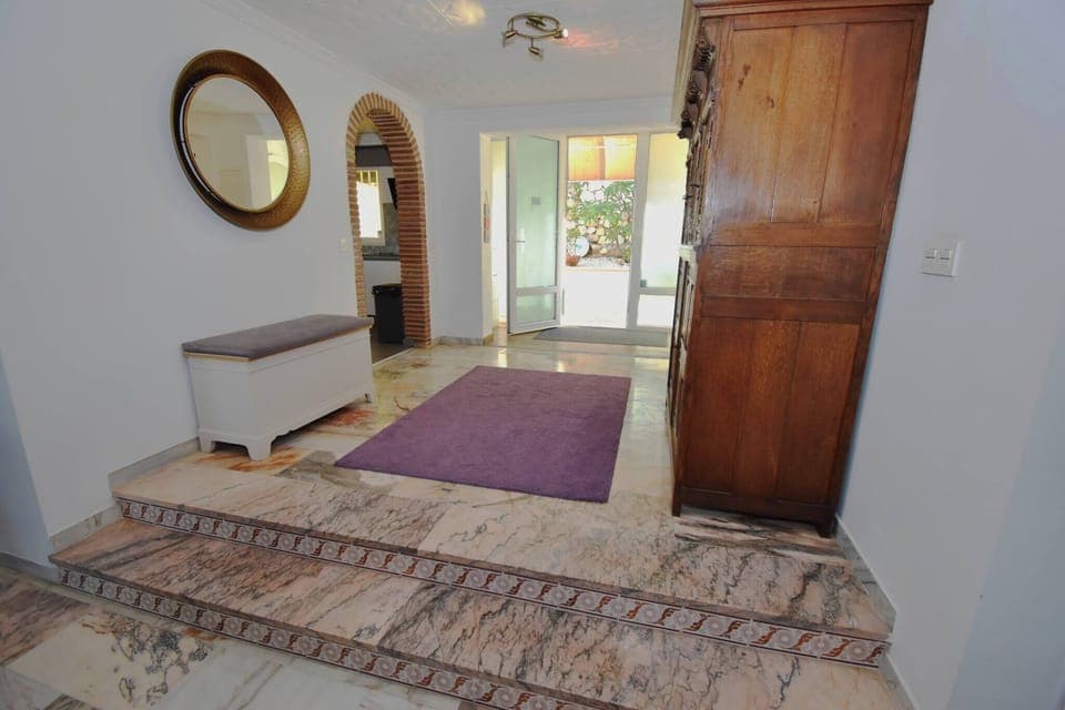 Lounge property management