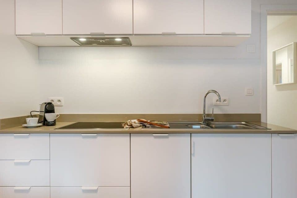 Modern and fully equipped kitchen
