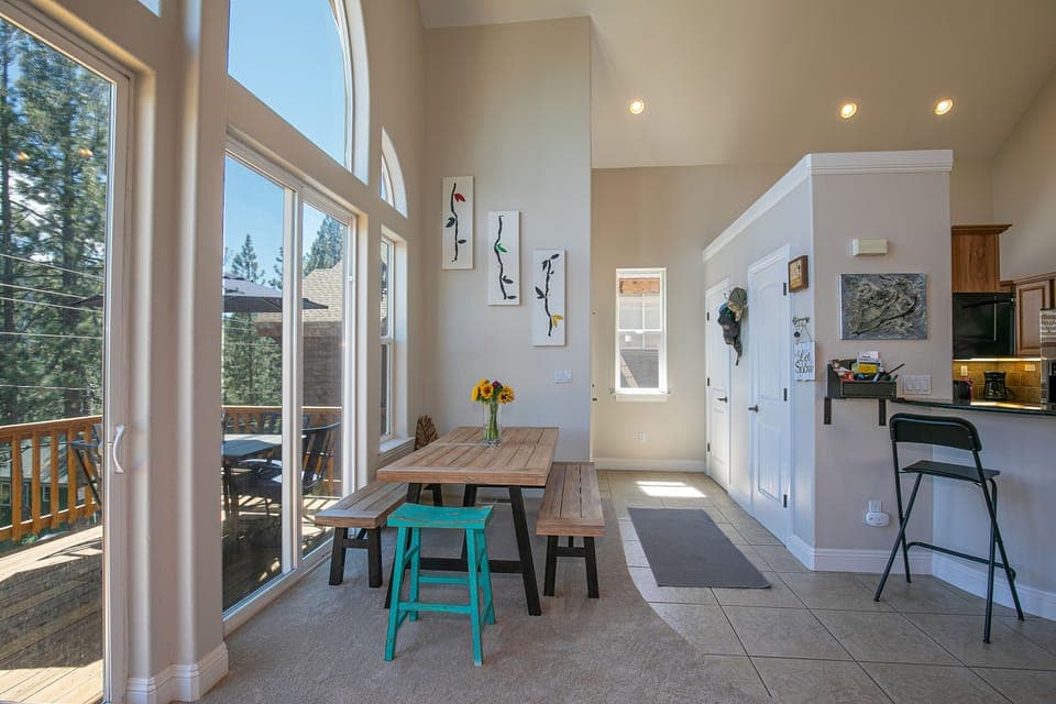 Dinner Table for your Family!