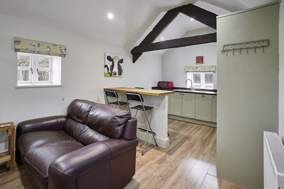 Cote, Ruffside - Host & Stay