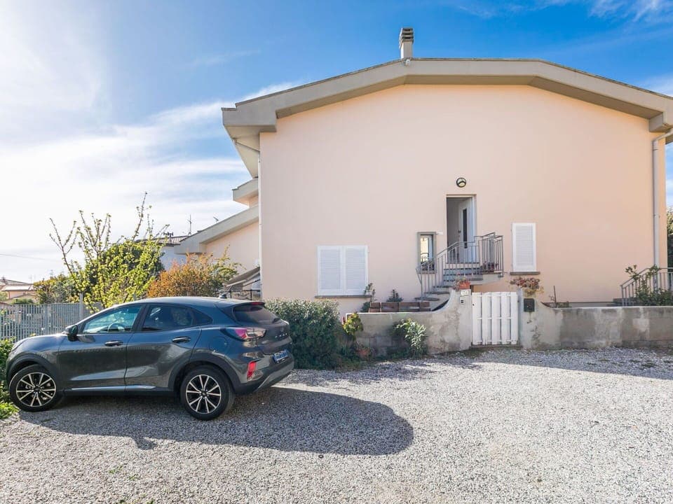 Water, Sky, Building, Plant, Property, Swimming Pool, Azure, Tree, Window, House