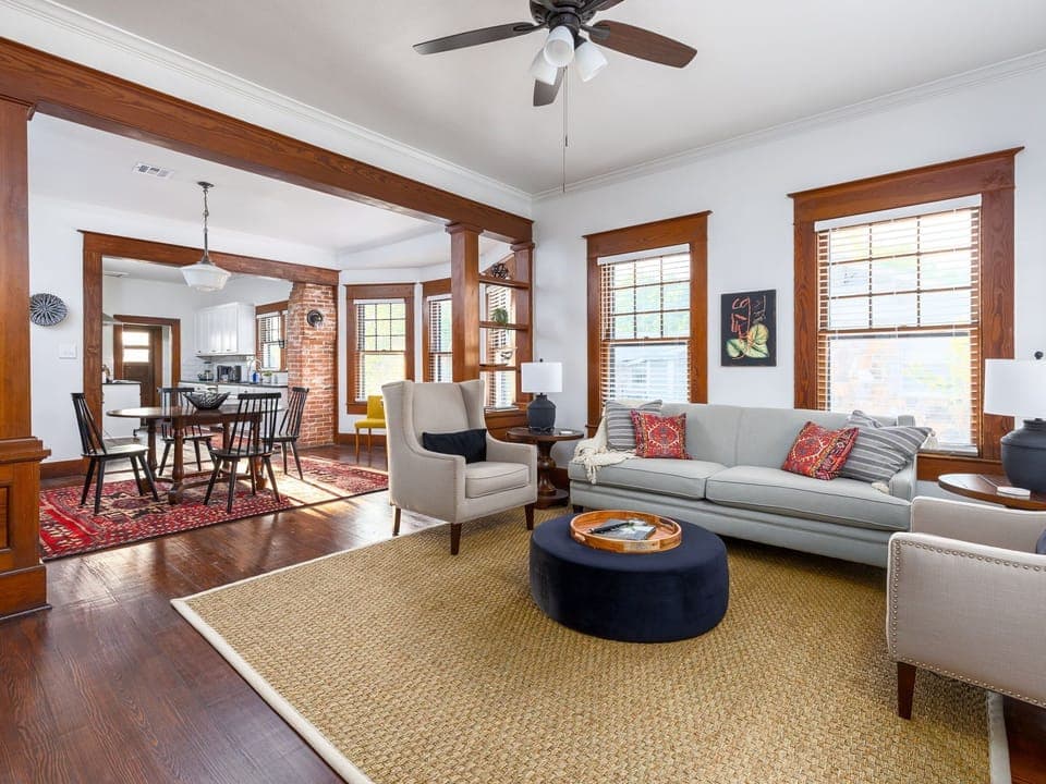 Welcome to the living area! Plenty of seating to enjoy!